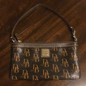 Dooney & Bourke HandPurse